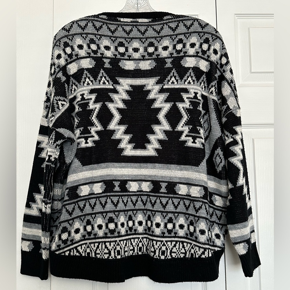 Urban Outfitters BDG Black and White Geometric Intarsia Knit Sweater - Size XS - Picture 4 of 5